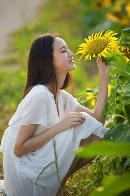 女人胸部小是哪些原因导致的