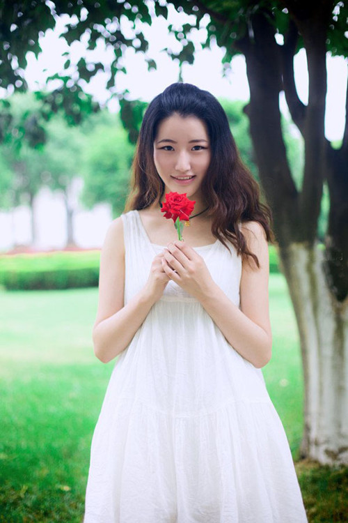 女人胸部小是哪些原因导致的