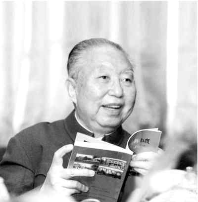 华国锋晚年潜心种葡萄养性情（图）