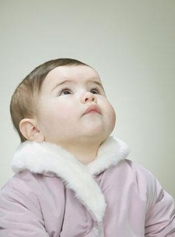 给婴儿穿衣服万万不可太紧