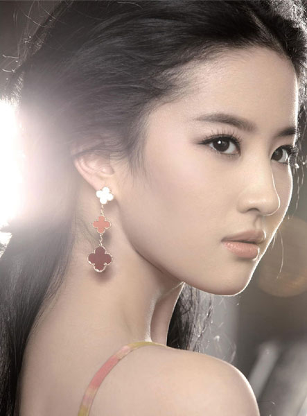 刘亦菲曝夜间美白攻略  裸妆胜似素颜