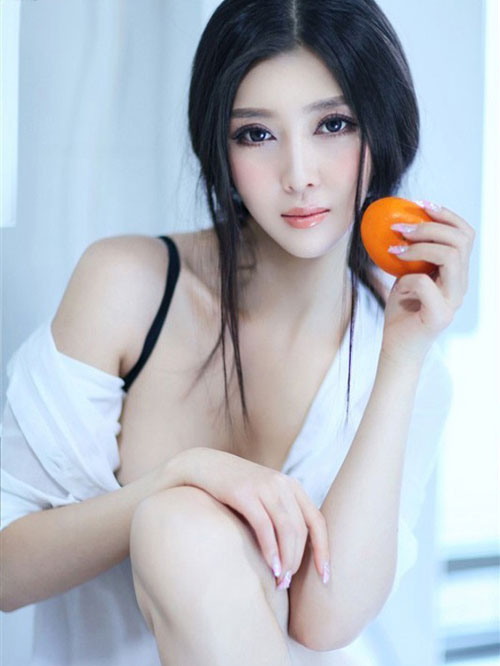 气质模特风韵迷人