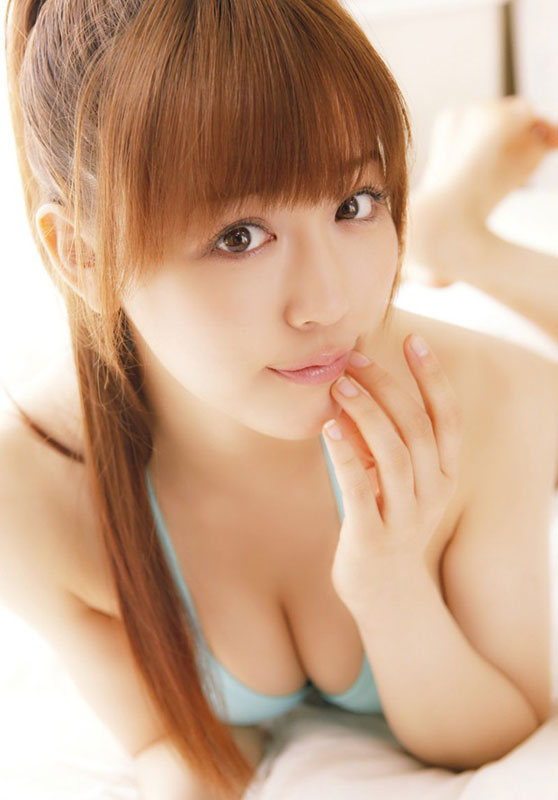 性感小萝莉丰满写真秀嫩滑美乳